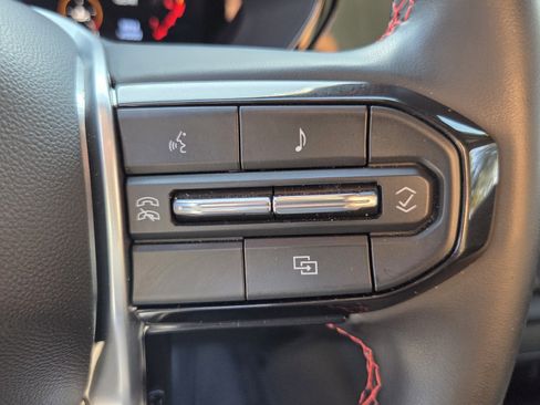 Used 2025 Chevrolet Colorado LT RWD image 33