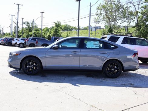 New 2025 Honda Accord SE image 3