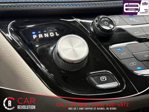 Used 2021 Chrysler Pacifica Touring-L image 41