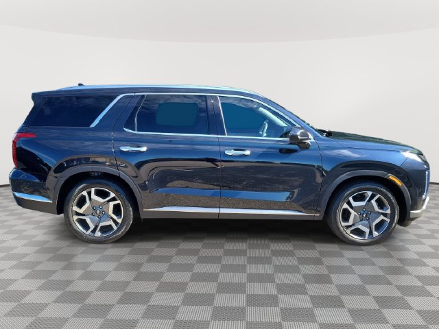 Used 2024 Hyundai Palisade Limited AWD/4WD image 3