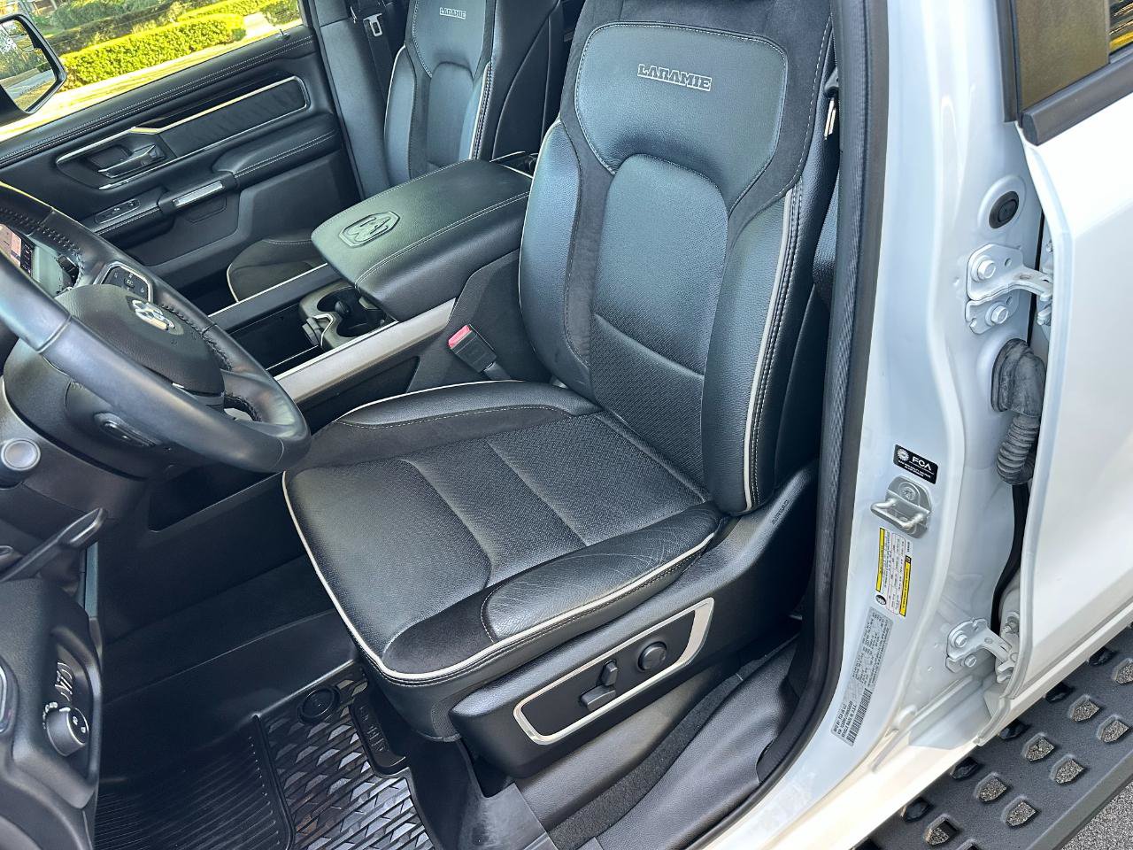 Used 2022 RAM 1500 Laramie w/ Sport Appearance Package AWD/4WD image 13