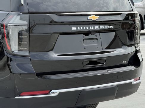 New 2026 Chevrolet Suburban LT image 6