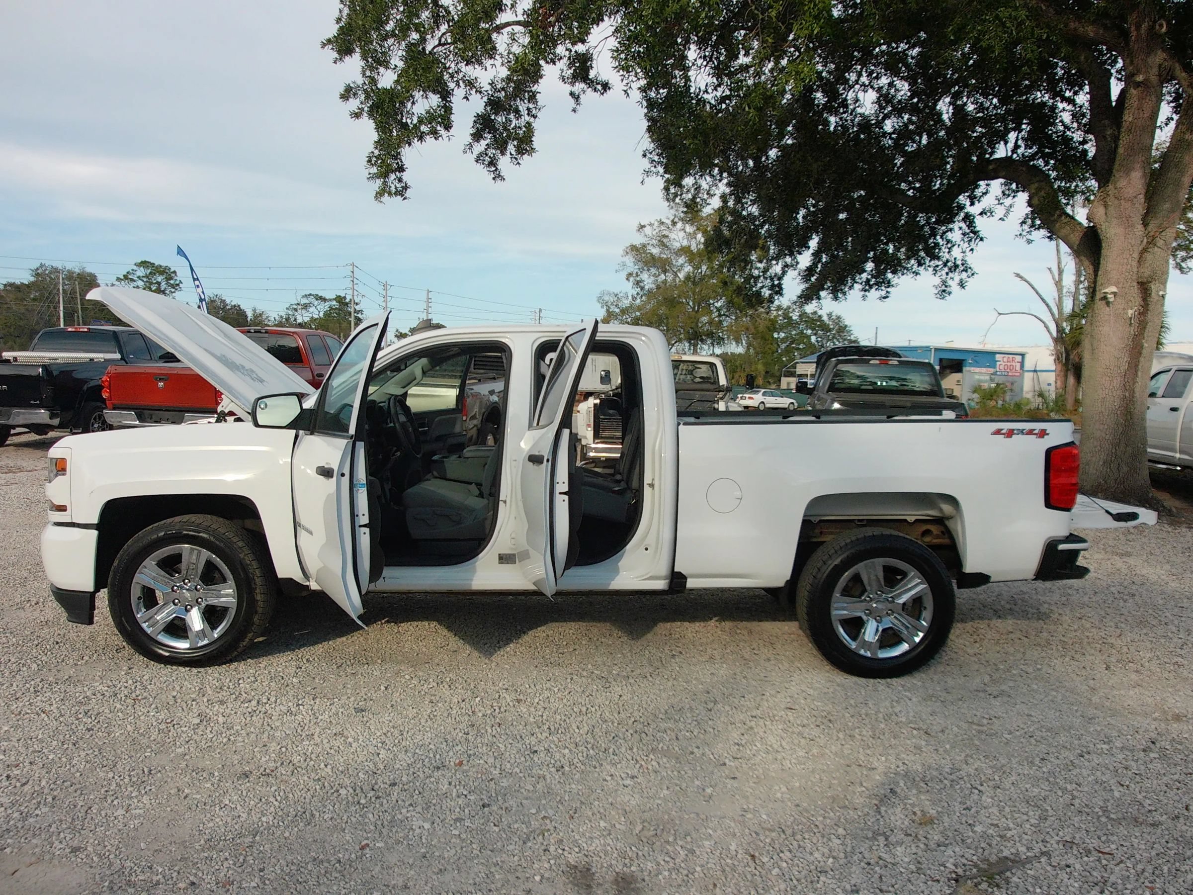 Used 2019 Chevrolet Silverado 1500 Custom w/ Custom Convenience Package AWD/4WD image 9