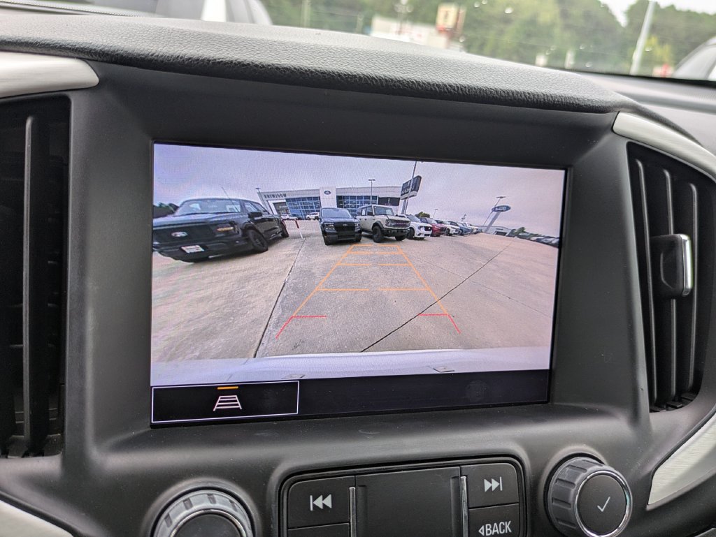 Used 2023 GMC Terrain SLT w/ Infotainment Package II FWD image 17