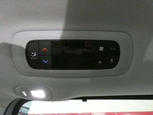 Used 2024 Chrysler Pacifica Limited w/ Trailer Tow Group FWD image 29