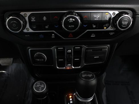 Used 2025 Jeep Wrangler Unlimited Sahara AWD/4WD image 6