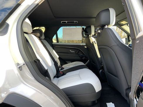 New 2026 Land Rover Range Rover Sport Dynamic SE image 17