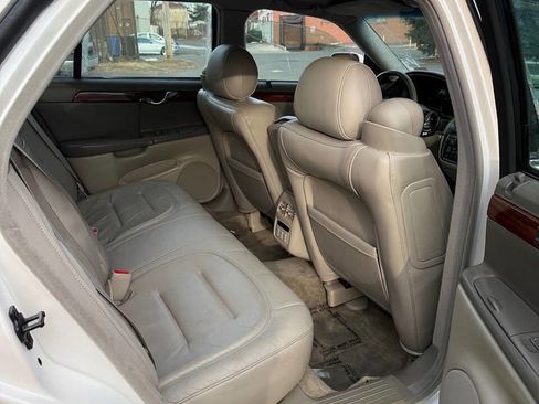 Used 2001 Cadillac De Ville w/ Comfort/Convenience Pkg FWD image 10