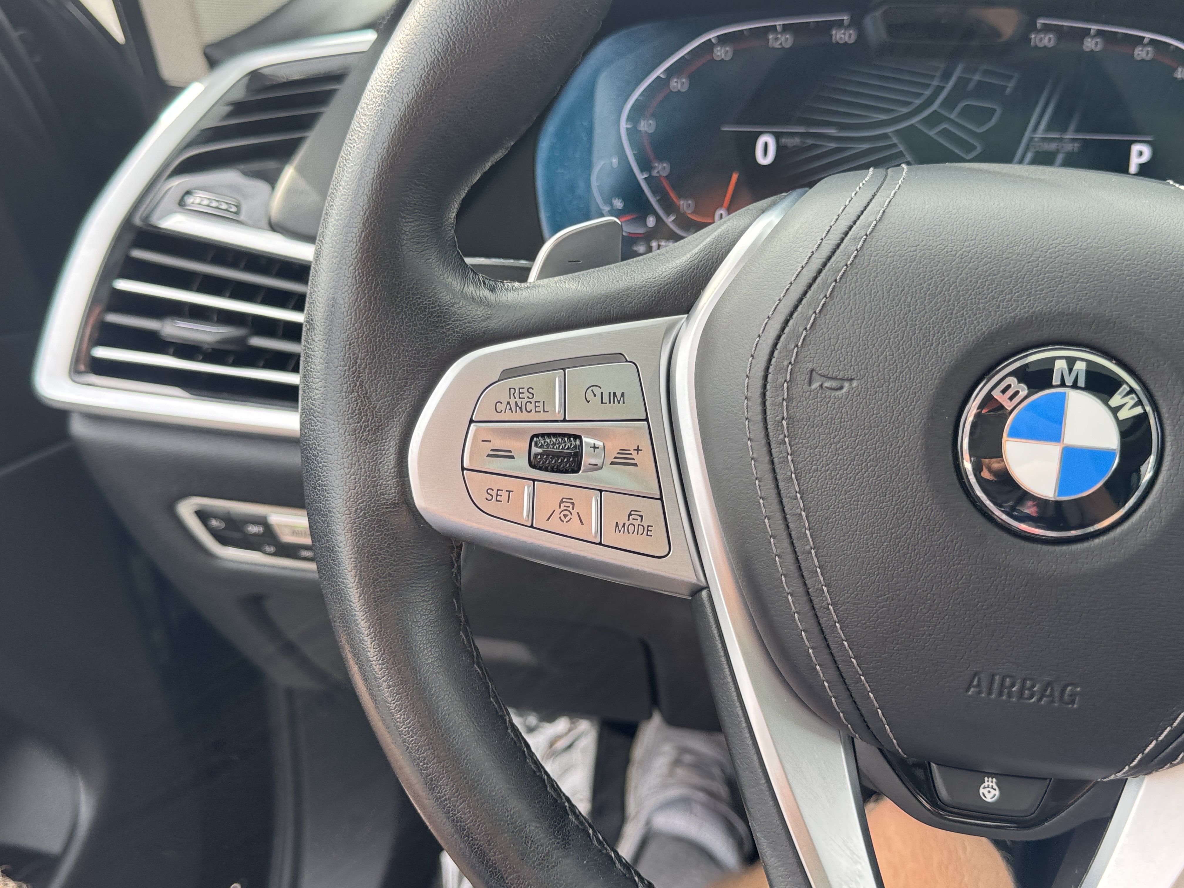 Used 2022 BMW X7 xDrive40i w/ Executive Package AWD/4WD image 25