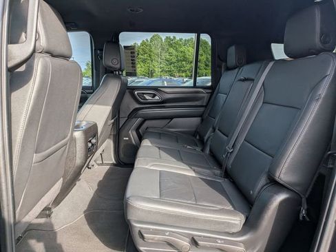 Used 2024 Chevrolet Suburban LT RWD image 27