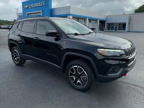 Used 2024 Jeep Compass Trailhawk w/ Trailhawk Elite Group AWD/4WD image 2