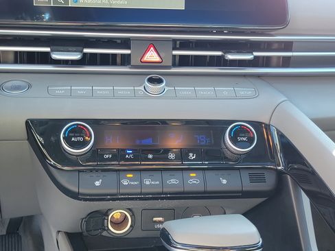 Used 2025 Hyundai Elantra SEL image 27