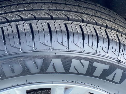 Used 2019 Volkswagen Tiguan S image 35