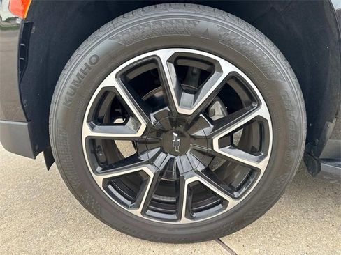 Used 2021 Chevrolet Suburban RST image 9