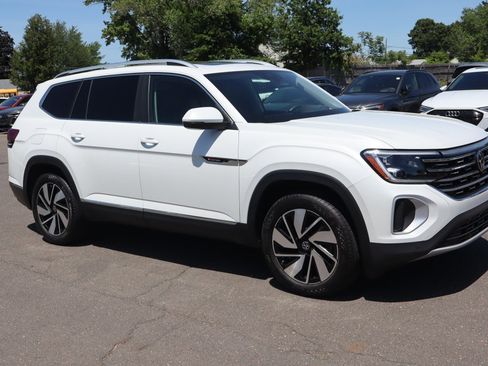 Used 2024 Volkswagen Atlas SEL AWD/4WD image 3
