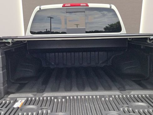 Used 2024 Nissan Frontier SV w/ SV Convenience Package RWD image 12