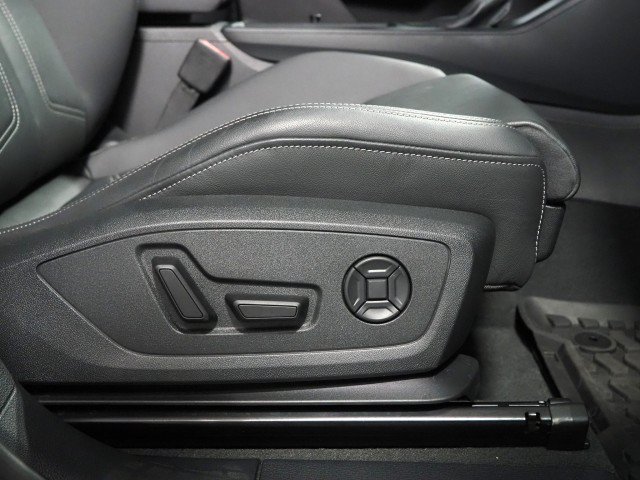 Used 2023 Audi Q3 quattro 2.0T Premium w/ Black Optic Sport Package AWD/4WD image 45