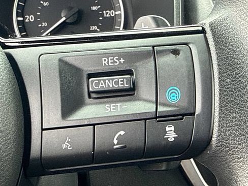Used 2023 Nissan Rogue SV FWD image 25