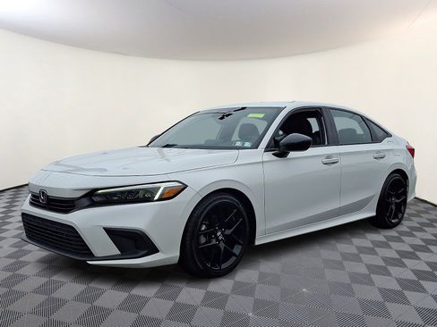 Used 2023 Honda Civic Sport image 3