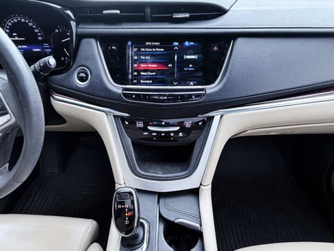 Used 2017 Cadillac XT5 Luxury w/ LPO, Wheel Lock Package image 8