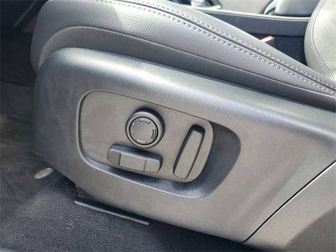 Certified 2025 Land Rover Discovery Sport Dynamic SE image 22