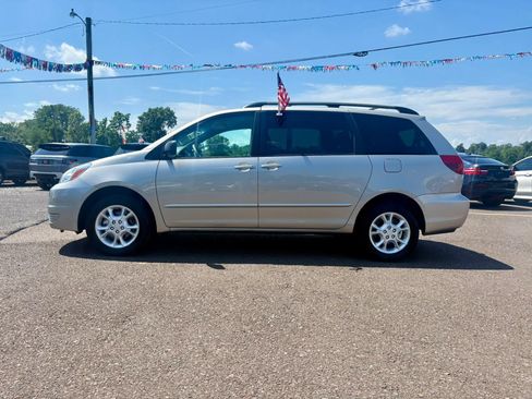 Used 2005 Toyota Sienna LE AWD/4WD image 2