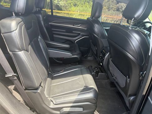 Used 2021 Jeep Grand Cherokee L Limited AWD/4WD image 24
