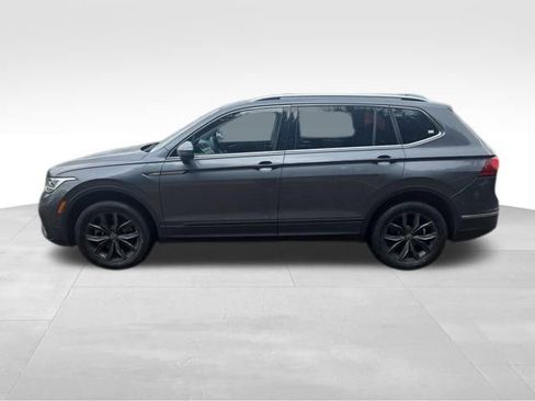 Certified 2022 Volkswagen Tiguan SE w/ Panoramic Sunroof Package image 4
