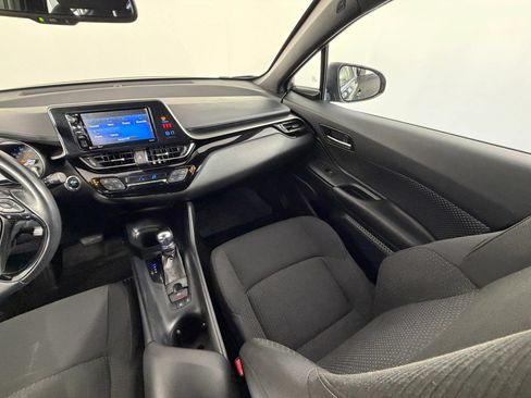 Used 2018 Toyota C-HR XLE FWD image 29