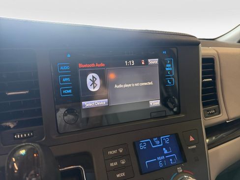 Used 2016 Toyota Sienna XLE Premium FWD image 21