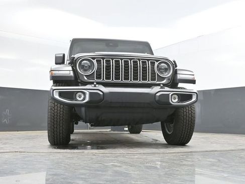 Used 2025 Jeep Wrangler Unlimited Sahara AWD/4WD image 47