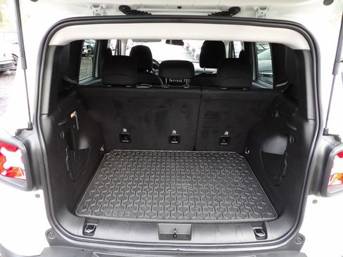 Used 2023 Jeep Renegade Latitude image 21