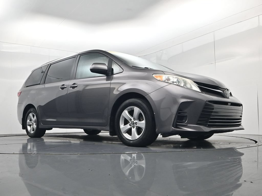 Used 2019 Toyota Sienna LE w/ Carpet Mat Package FWD image 34
