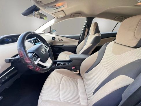 Used 2017 Toyota Prius Two w/ Prius Two Safety Plus Package FWD image 11