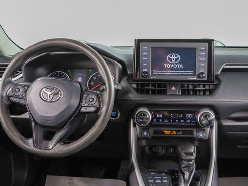 Used 2021 Toyota RAV4 XLE image 17