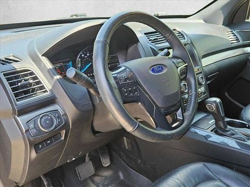 Used 2018 Ford Explorer XLT w/ Equipment Group 202A FWD image 10