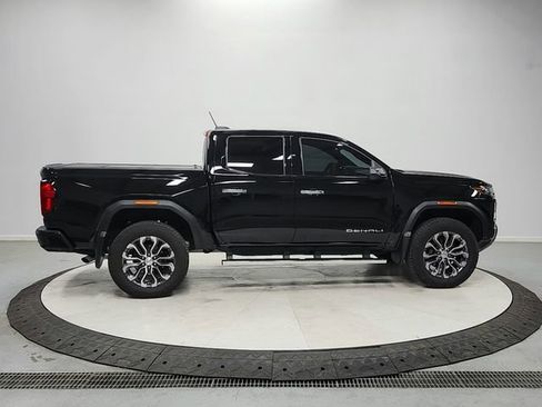 Used 2025 GMC Canyon Denali AWD/4WD image 8