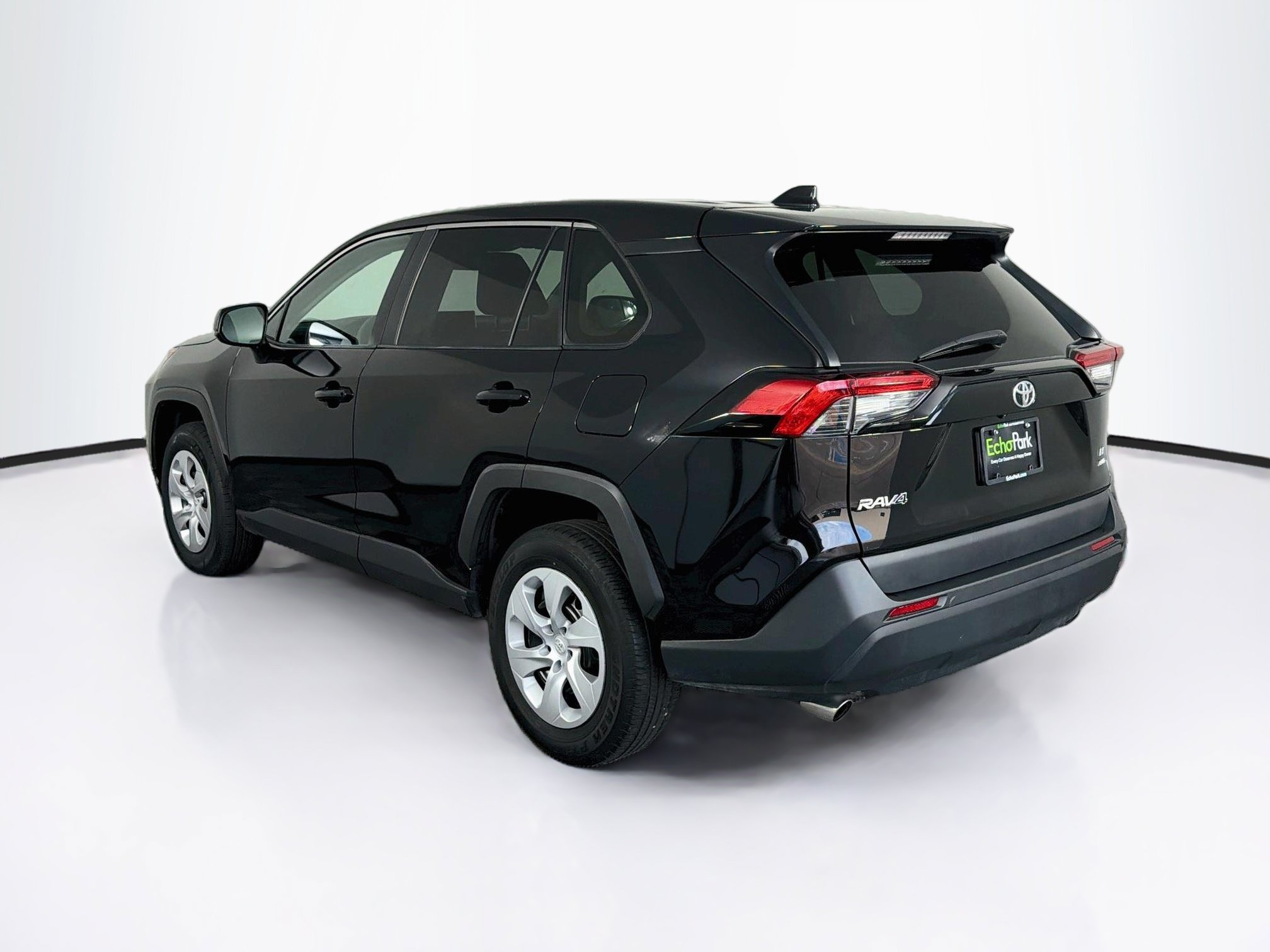 Used 2025 Toyota RAV4 LE AWD/4WD image 5
