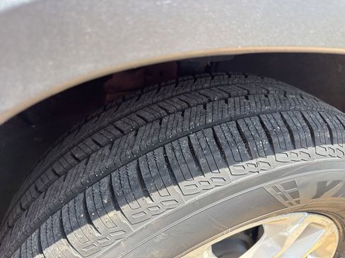 Used 2018 Chevrolet Traverse LT FWD image 3