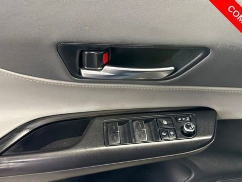 Used 2021 Toyota Venza LE image 13