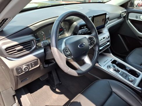 Used 2024 Ford Explorer XLT w/ Equipment Group 202A AWD/4WD image 19