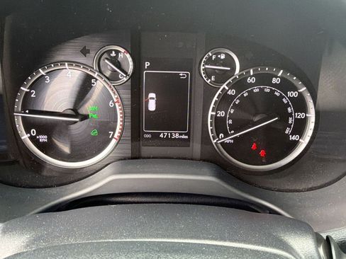 Used 2023 Lexus GX 460 w/ Black Line Special Edition AWD/4WD image 17