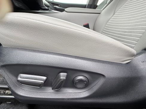 Used 2022 Toyota Camry SE image 35