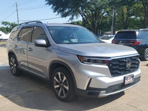 Used 2024 Honda Pilot Touring image 9