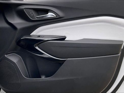 Certified 2025 Chevrolet Trax LT image 22