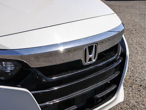 Used 2018 Honda Accord Touring image 5