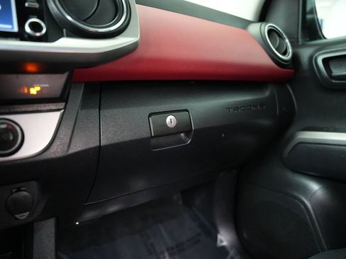 Used 2022 Toyota Tacoma SR5 w/ Technology Package RWD image 41
