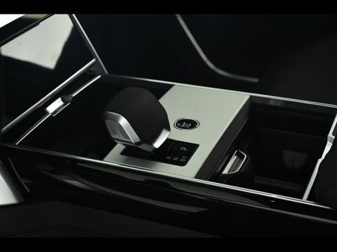 Used 2025 Land Rover Range Rover Long Wheelbase SE image 21