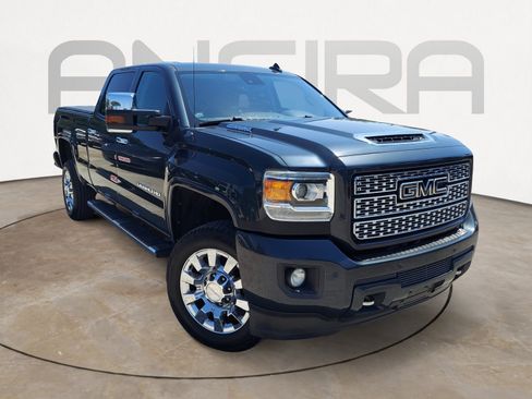 Used 2018 GMC Sierra 2500 Denali w/ Duramax Plus Package AWD/4WD image 4