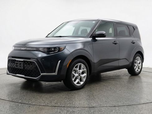 Used 2025 Kia Soul LX w/ LX Technology Package image 3